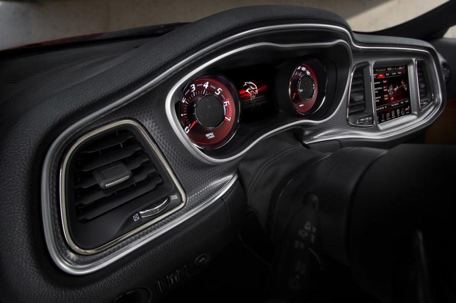  Dodge Challenger SRT 2015 года  (фото 39 из 79)